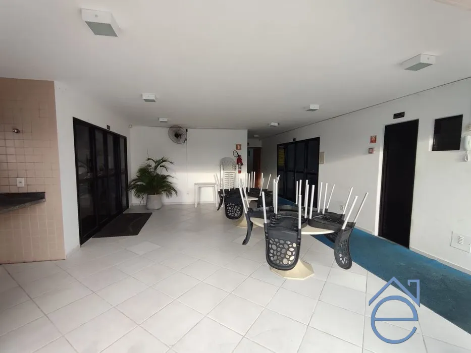 Excelente apartamento à venda na Jatiúca, Edf Renovatio, quarto e sala mobiliado - Foto 3