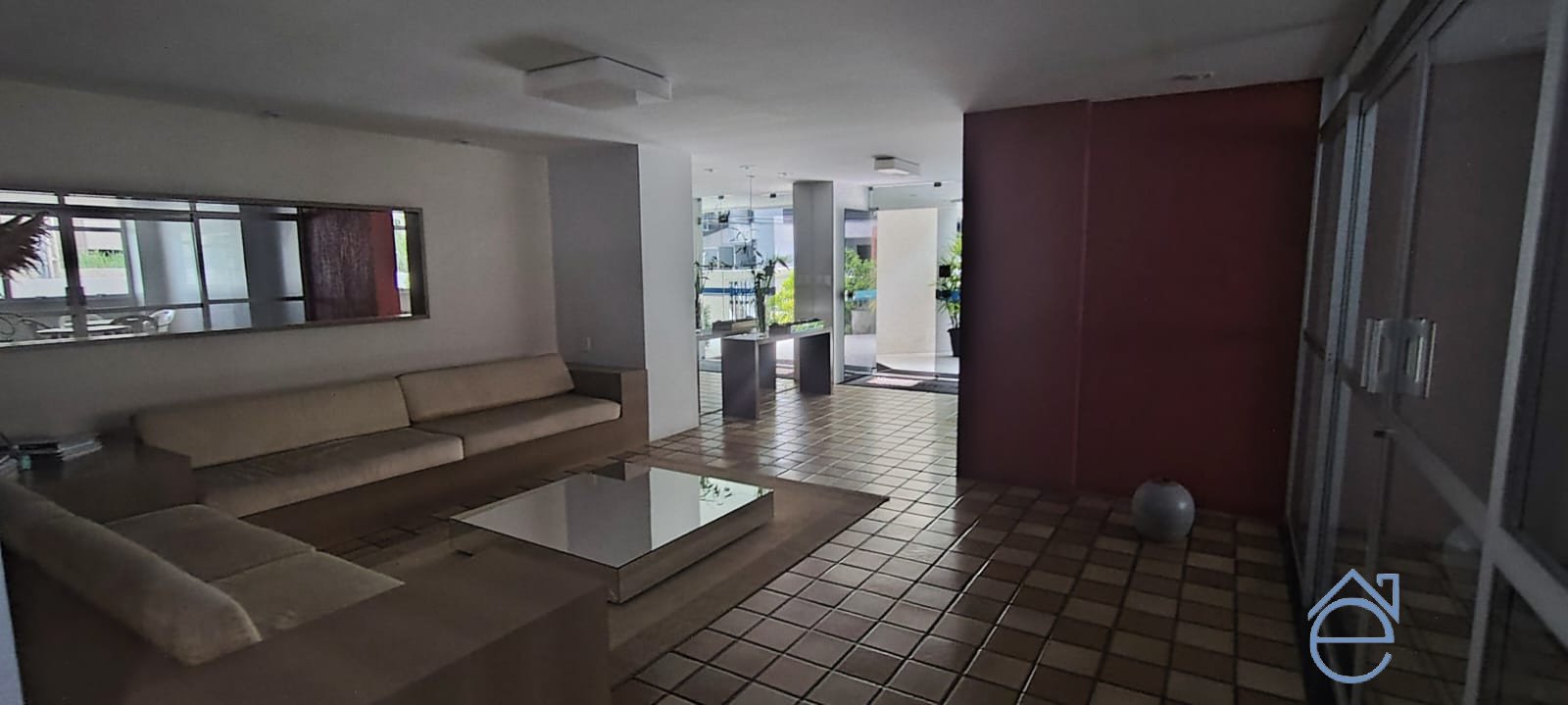 Apartamento à venda, 3/4 sendo 1 suíte, DCE, 2 vagas de garagem e 50m do mar - Foto 2