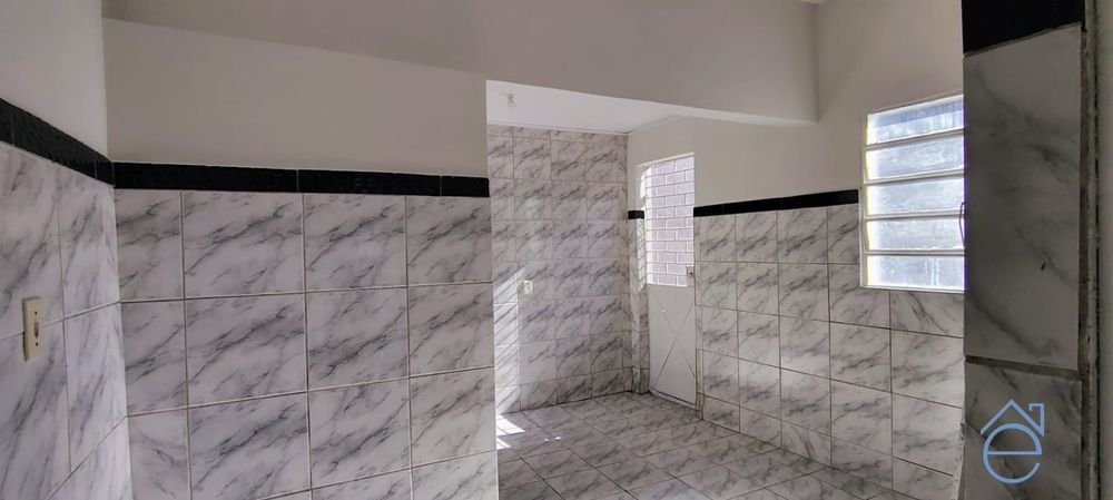 Casa à venda de esquina na Ponta Grossa, 3/4, sala ampla, garagem e DCE, 323m2 - Foto 4