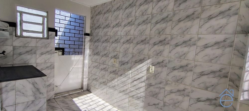 Casa à venda de esquina na Ponta Grossa, 3/4, sala ampla, garagem e DCE, 323m2 - Foto 6