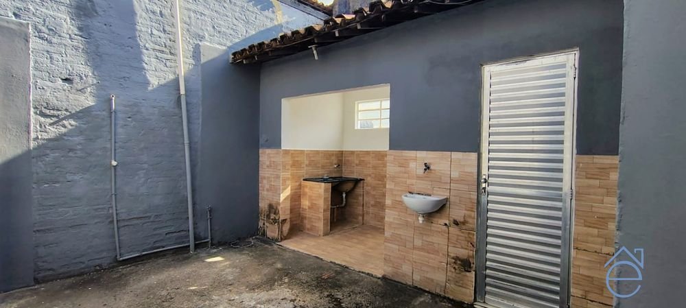 Casa à venda de esquina na Ponta Grossa, 3/4, sala ampla, garagem e DCE, 323m2 - Foto 10