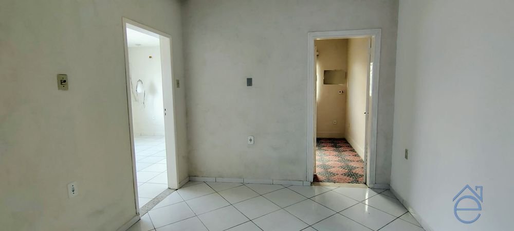 Casa à venda de esquina na Ponta Grossa, 3/4, sala ampla, garagem e DCE, 323m2 - Foto 13