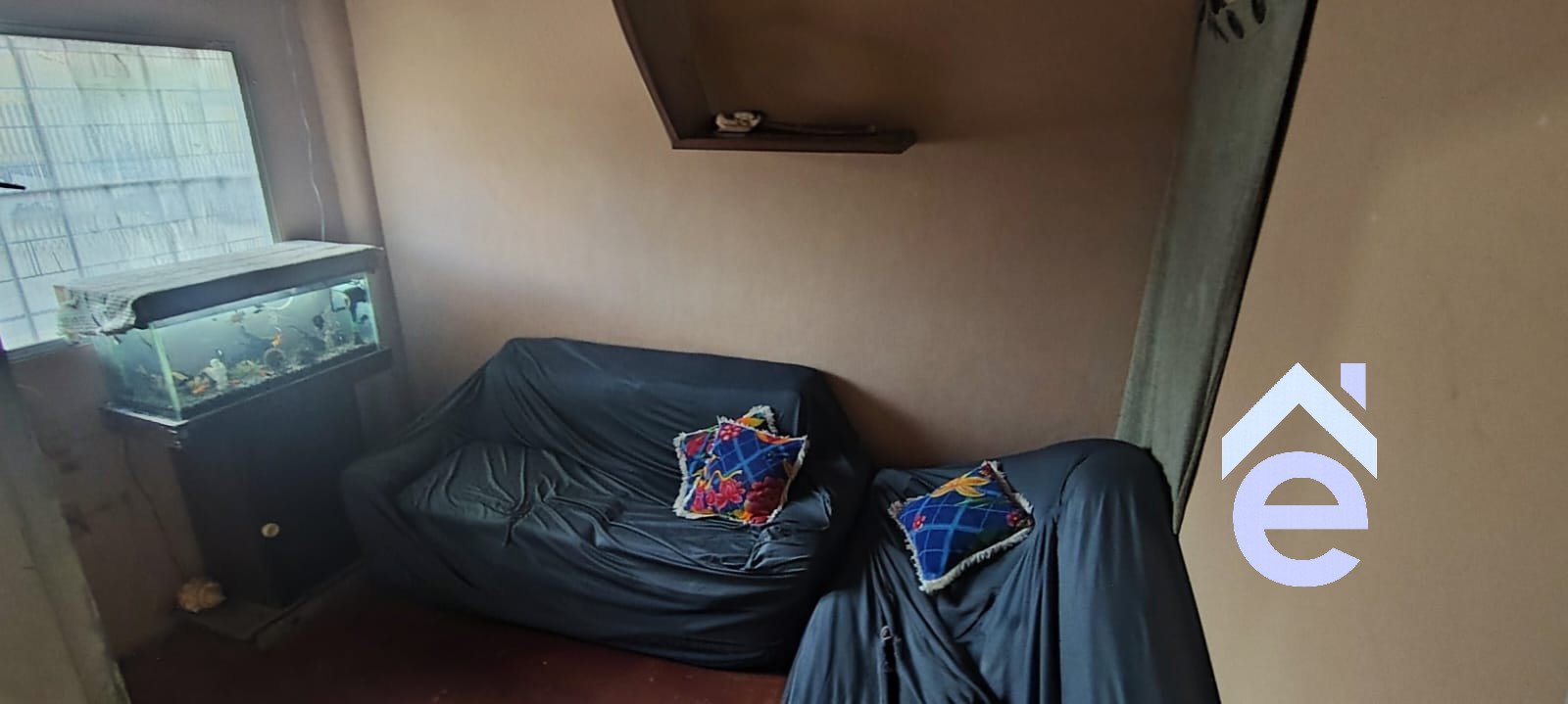 Casa à venda na Ponta Grossa, ótimo local, 2/4, salas de estar e jantar, 111m2 