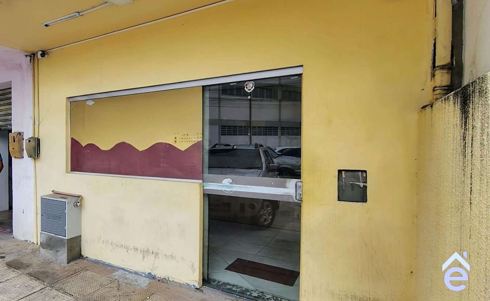 Loja Comercial à venda, na Av Comendador Leão, Poço, com casa no 1º piso, 331m2