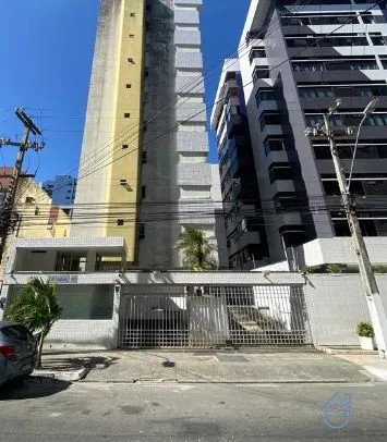 Apartamento à venda na Ponta Verde, 3 quartos sendo 2 suítes, 300m da praia
