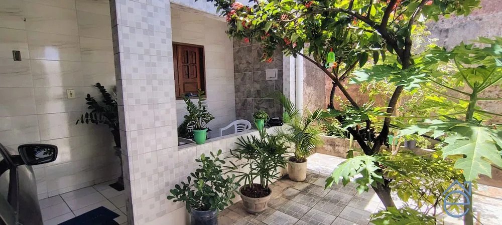 Casa à venda no Vergel do Lago, 2/4 sendo 1 suíte, jardim, 1 vaga, 137m2